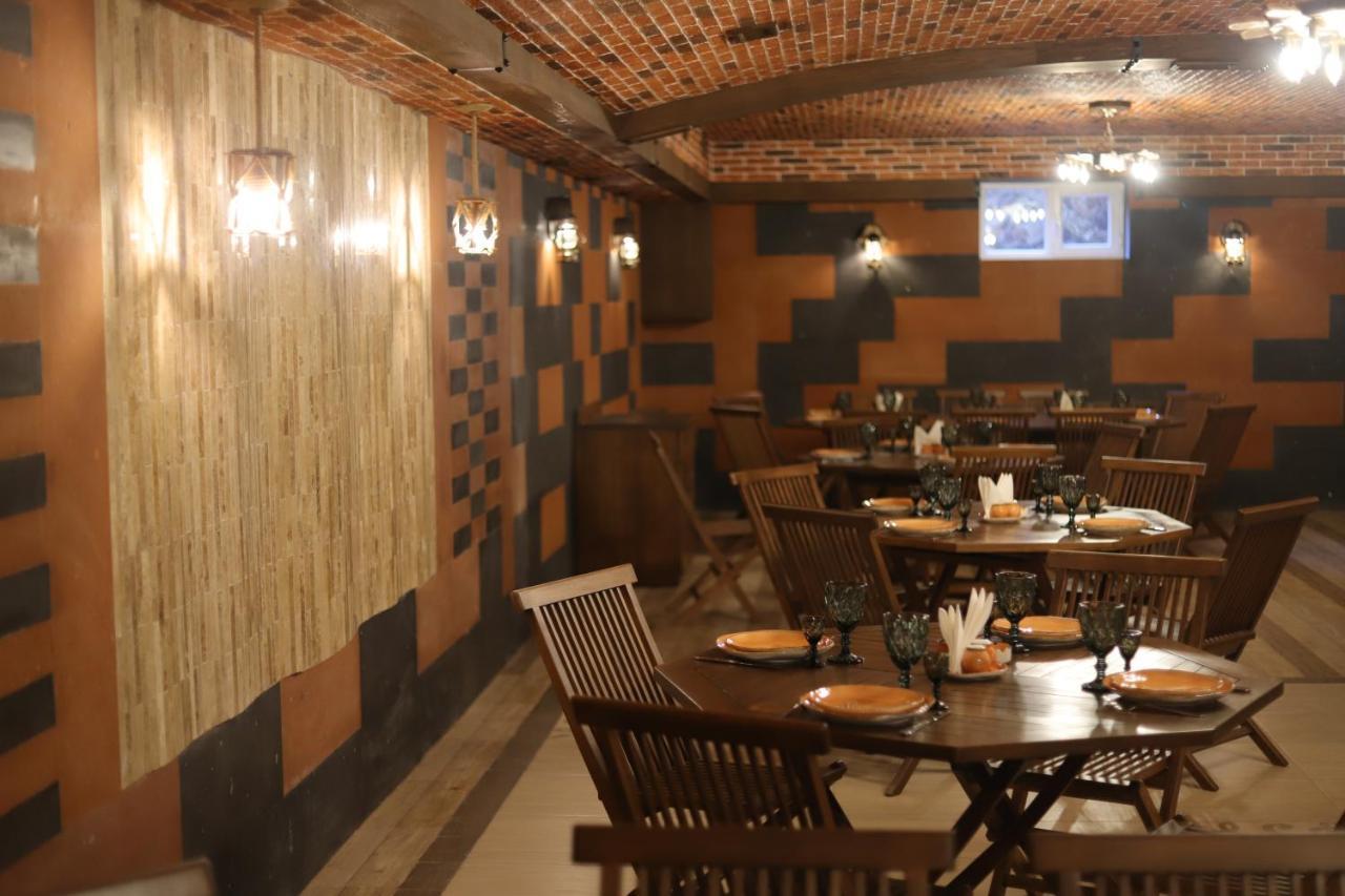 Lime Hotel & Restaurant Complex Gyumri Esterno foto Interior of a restaurant in Kathmandu
