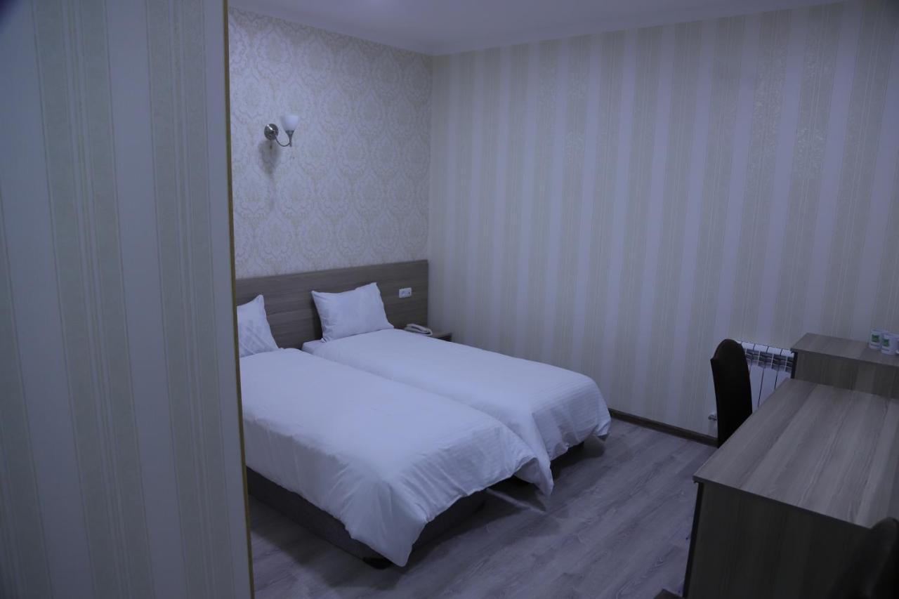 Lime Hotel & Restaurant Complex Gyumri Esterno foto A room at the hotel